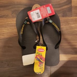 Havaianas black flip flops sz 6
